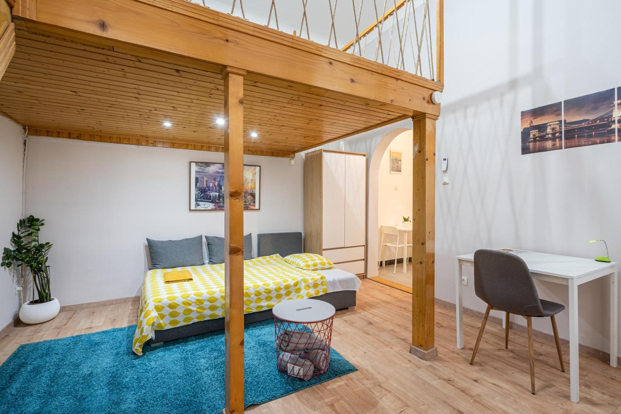 Affordable Heroes' Square Residence Budapest Bagian luar foto