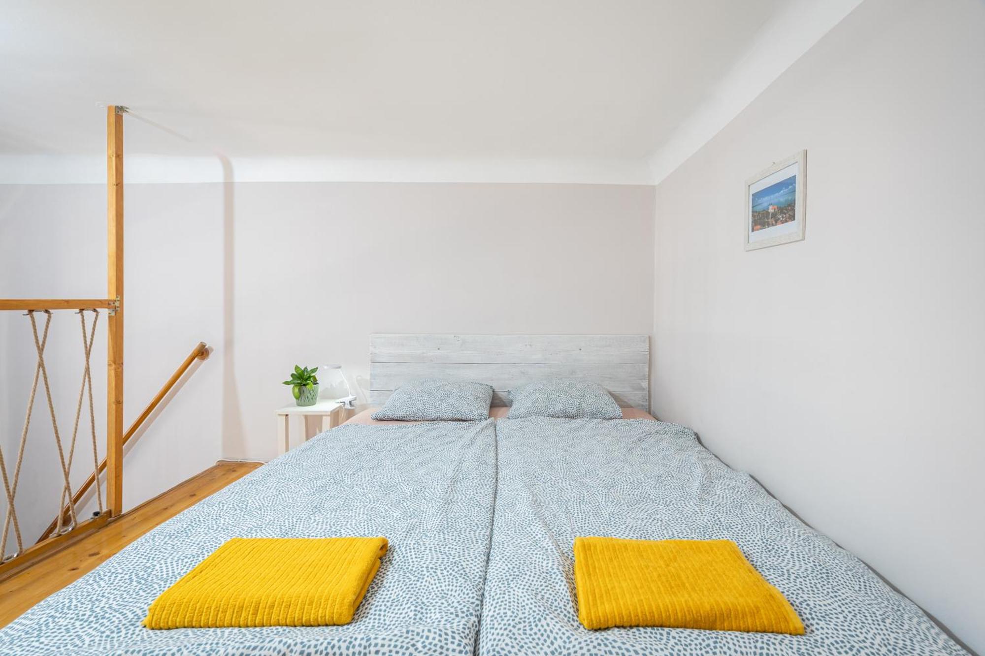 Affordable Heroes' Square Residence Budapest Bagian luar foto