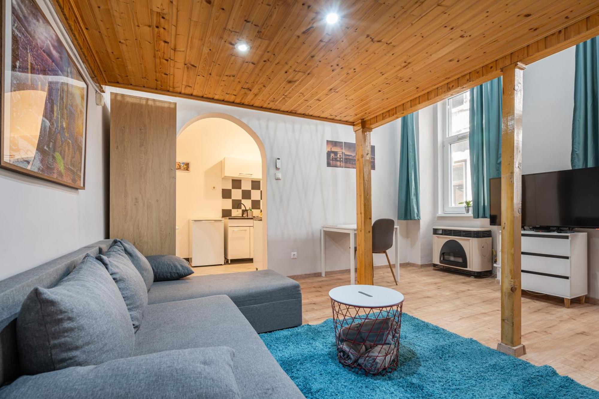 Affordable Heroes' Square Residence Budapest Bagian luar foto