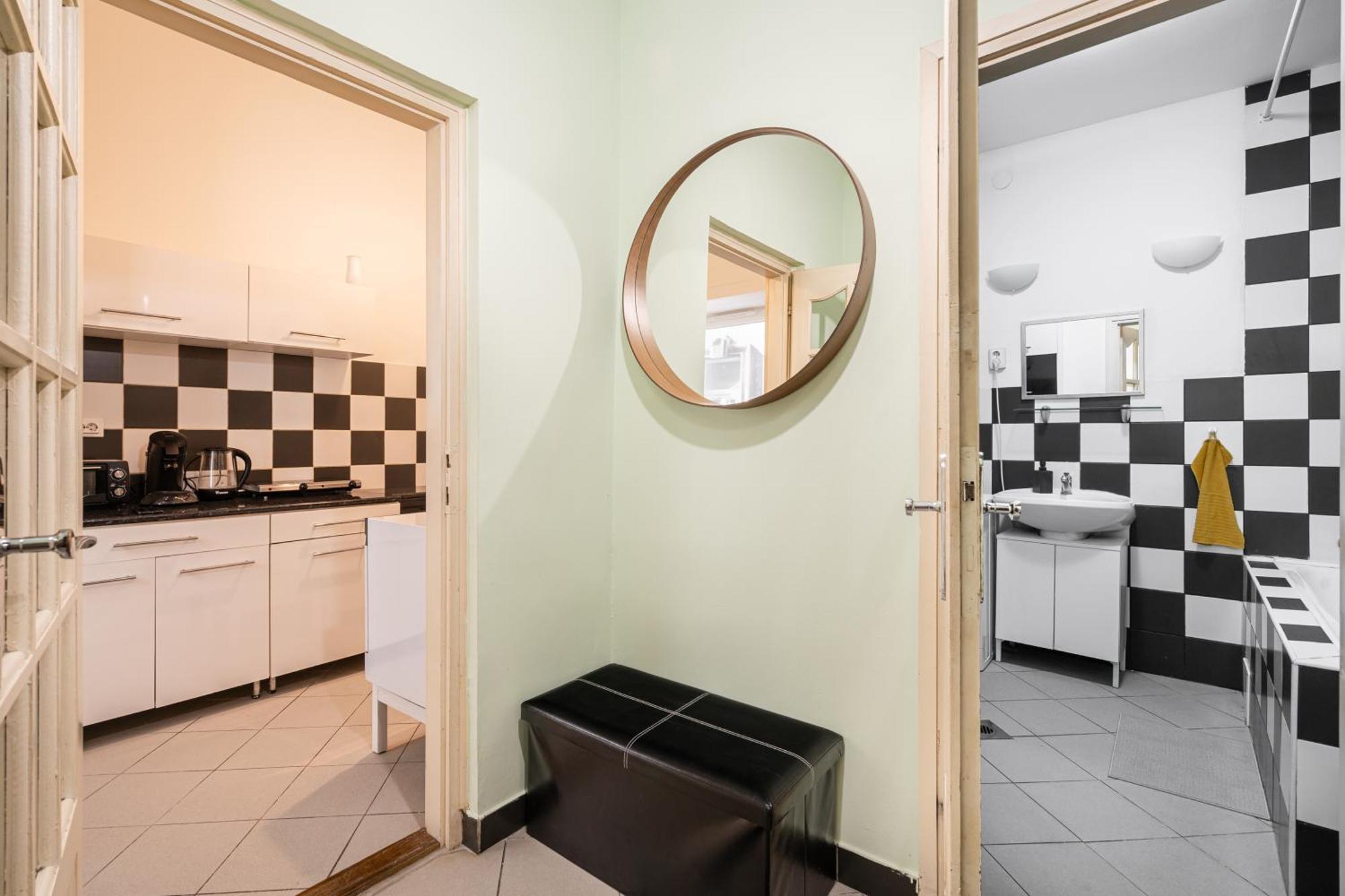 Affordable Heroes' Square Residence Budapest Bagian luar foto