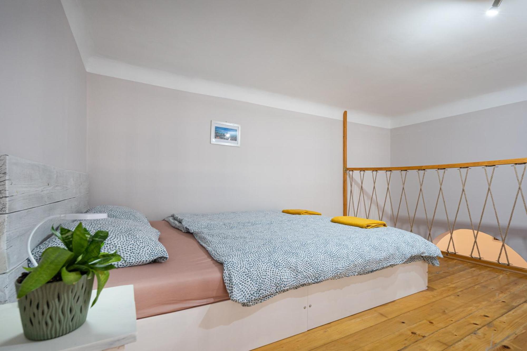 Affordable Heroes' Square Residence Budapest Bagian luar foto